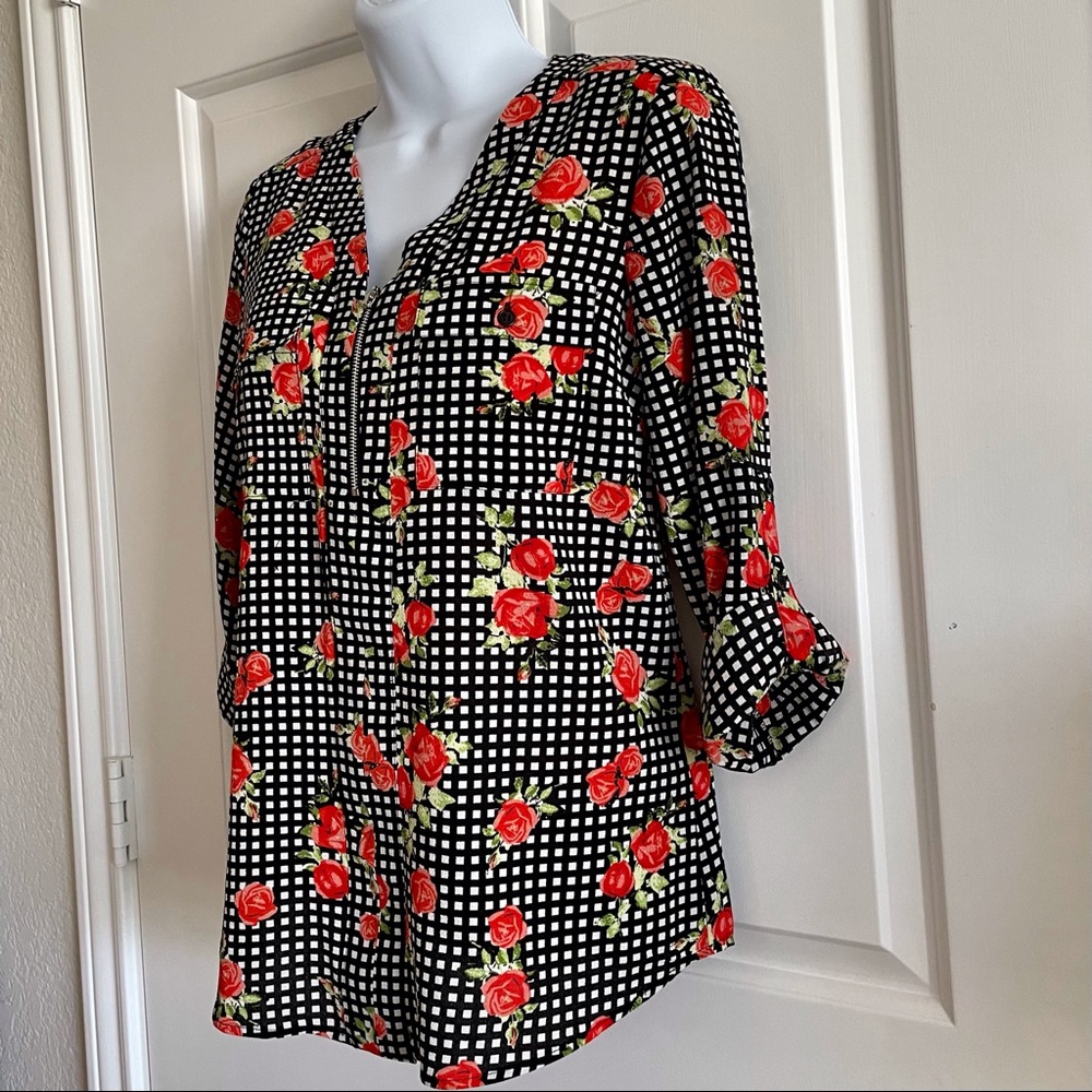 Floral & Gingham Zip-Up Top w/Tab Sleeves NWOT 🌹